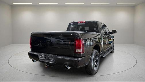Brilliant Black Crystal Pearlcoat 2017 RAM 1500 Sport