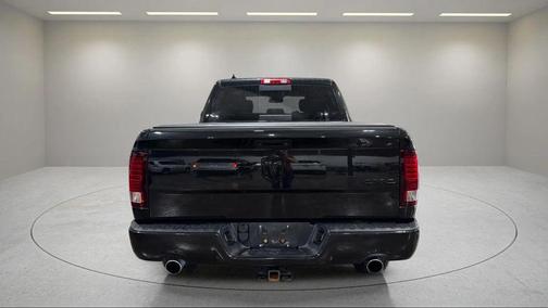 Brilliant Black Crystal Pearlcoat 2017 RAM 1500 Sport