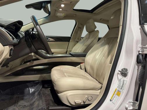 WHITE PLATINUM MET TRI-COAT 2017 Lincoln MKZ Base