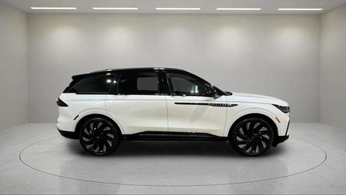 2024 Lincoln Nautilus Reserve