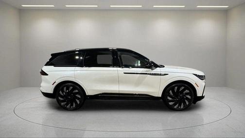 2024 Lincoln Nautilus Reserve