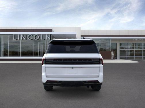 CRYSTAL WHITE METALLIC CC 2026 Lincoln Navigator Black Label