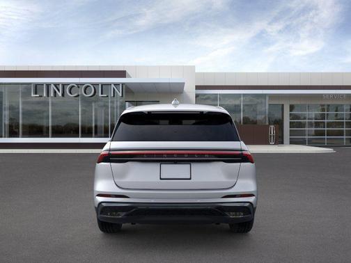 SILVER RADIANCE MET CC 2026 Lincoln Nautilus Premiere