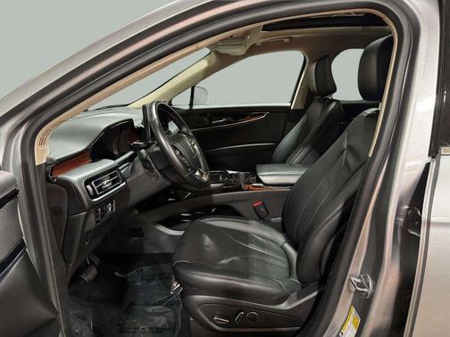 Silver Radiance Metallic Clearcoat 2023 Lincoln Nautilus Reserve