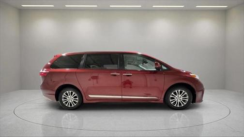 2020 Toyota Sienna XLE Premium