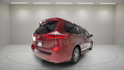 2020 Toyota Sienna XLE Premium