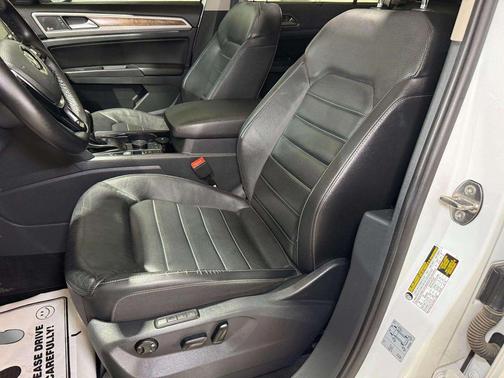 Pure White 2018 Volkswagen Atlas 3.6L SEL Premium