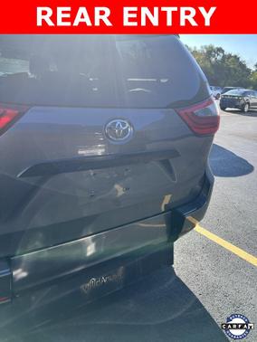 2020 Toyota Sienna SE