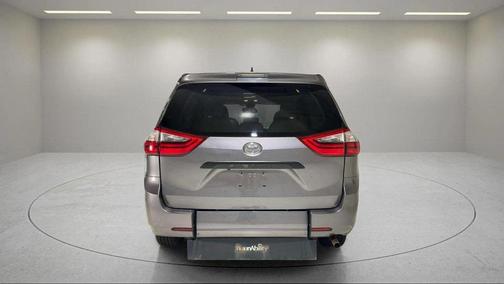 2020 Toyota Sienna SE