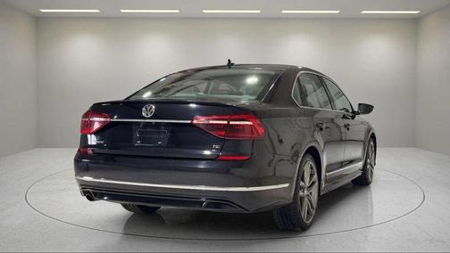 Deep Black Pearl 2017 Volkswagen Passat 1.8T R-Line w/Comfort