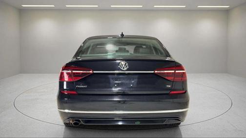 Deep Black Pearl 2017 Volkswagen Passat 1.8T R-Line w/Comfort