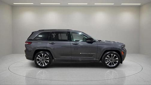 2022 Jeep Grand Cherokee 4xe Overland