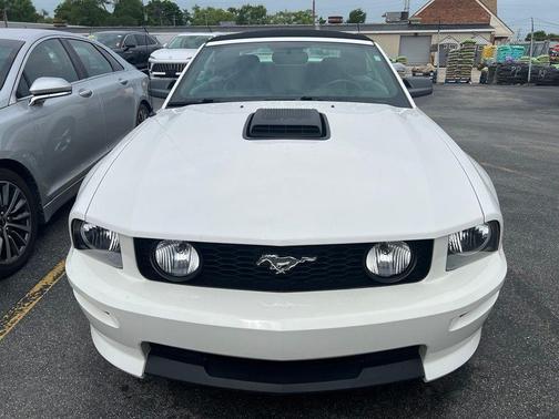 Performance White Clearcoat 2007 Ford Mustang GT