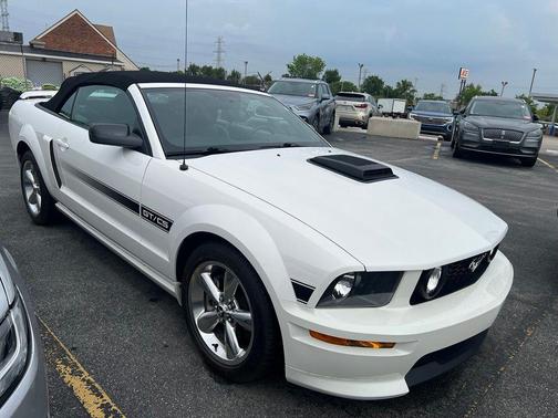 Performance White Clearcoat 2007 Ford Mustang GT