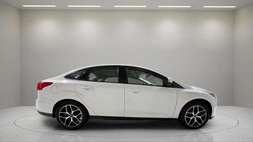 Oxford White 2017 Ford Focus SEL