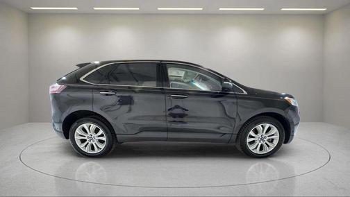 AGATE BLACK METALLIC 2020 Ford Edge Titanium