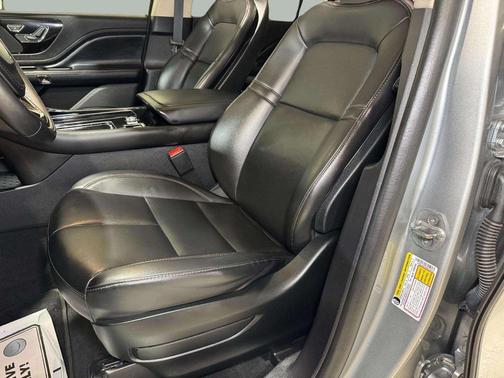 2022 Lincoln Aviator Standard AWD