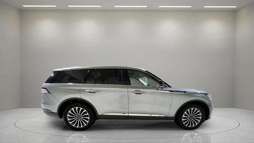 2022 Lincoln Aviator Standard AWD