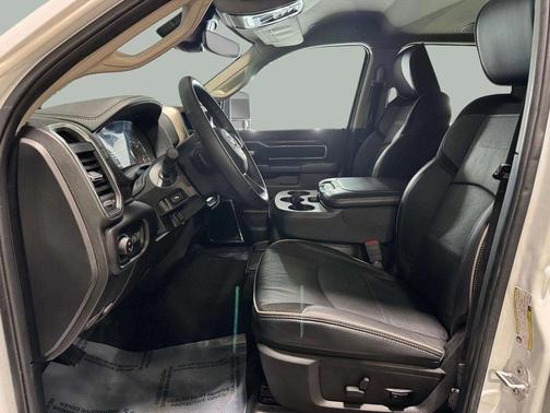 2024 RAM 2500 Laramie Crew Cab 4x4 6'4' Box