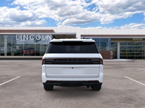 CRYSTAL WHITE METALLIC CC 2026 Lincoln Navigator Reserve