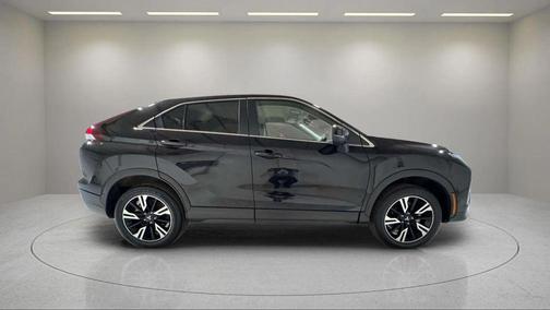 Labrador Black Pearl 2025 Mitsubishi Eclipse Cross SE