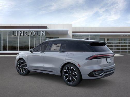 GRAY MATTER MET CC 2026 Lincoln Nautilus Reserve