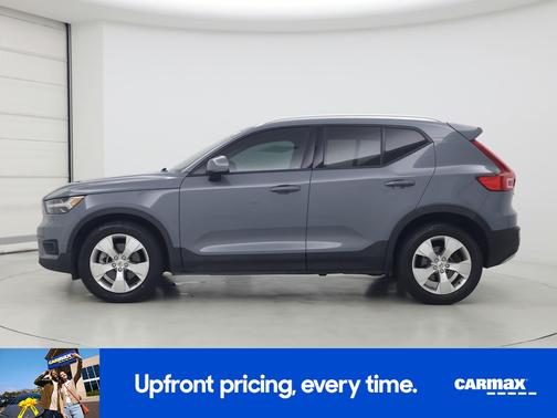 2021 Volvo XC40 T5 Momentum