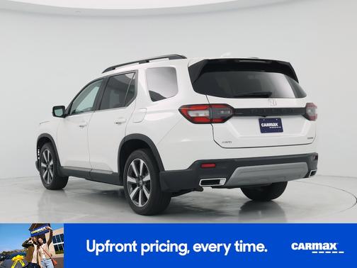 White 2024 Honda Pilot Touring