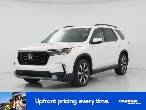 White 2024 Honda Pilot Touring