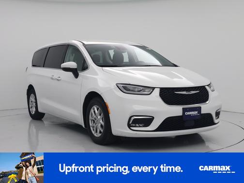 White 2023 Chrysler Pacifica Touring L