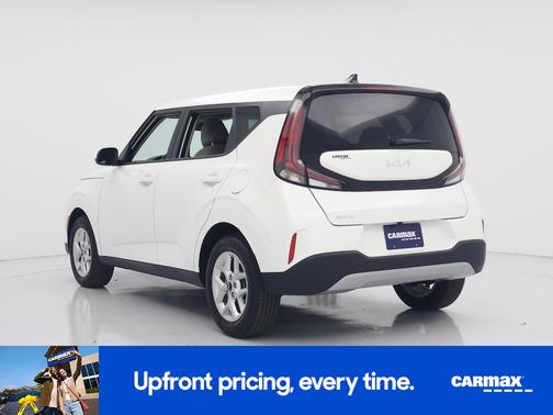 White 2025 Kia Soul LX