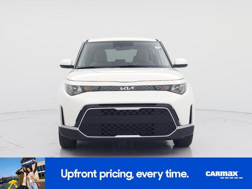 White 2025 Kia Soul LX
