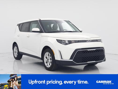 White 2025 Kia Soul LX