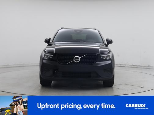 2024 Volvo XC40 B5 Core Dark Theme