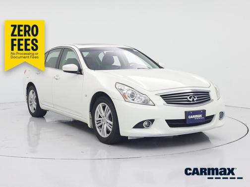 White 2015 INFINITI Q40