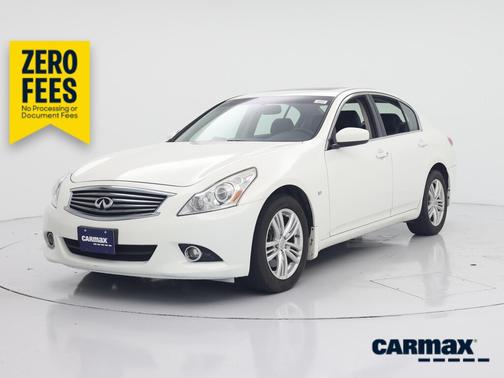 White 2015 INFINITI Q40