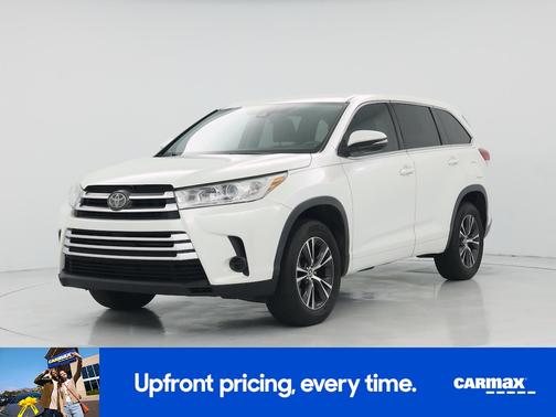 White 2018 Toyota Highlander LE