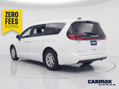 White 2023 Chrysler Pacifica Touring L