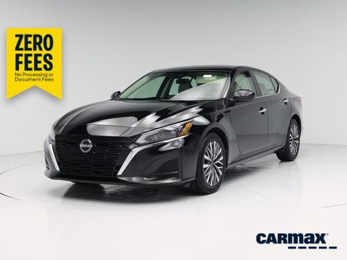 Black 2023 Nissan Altima SV