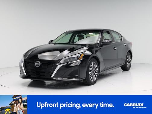 Black 2023 Nissan Altima SV
