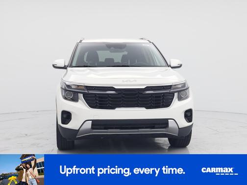 White 2025 Kia Seltos S