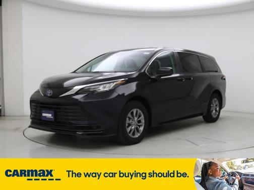 2023 Toyota Sienna LE