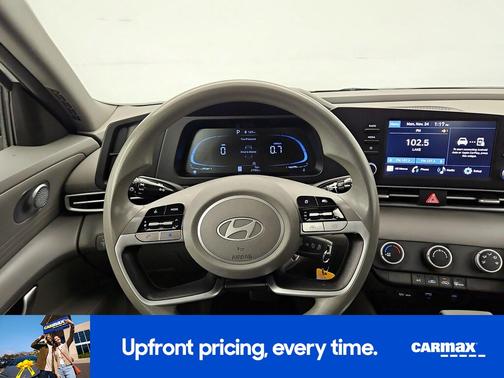 2024 Hyundai ELANTRA SE
