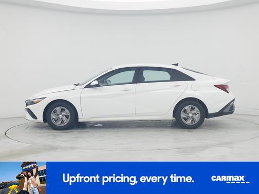 2024 Hyundai ELANTRA SE