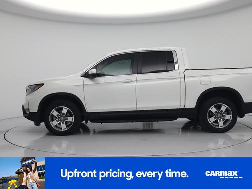 White 2025 Honda Ridgeline RTL