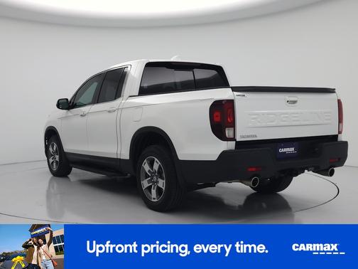 White 2025 Honda Ridgeline RTL