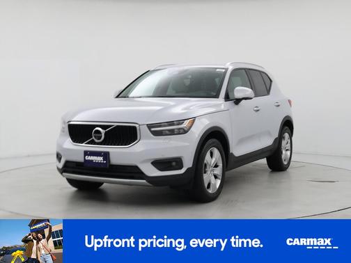 2022 Volvo XC40 T5 Momentum