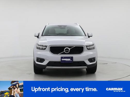 2022 Volvo XC40 T5 Momentum