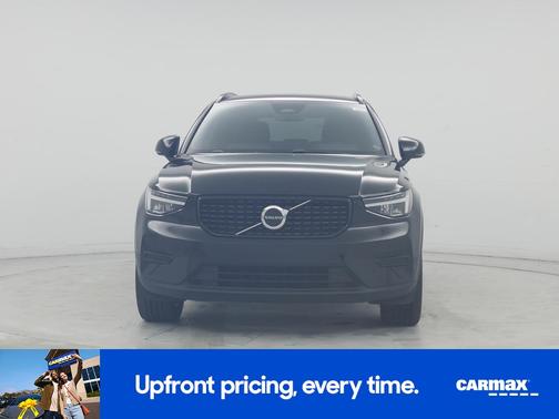 2024 Volvo XC40 B5 Core Dark Theme