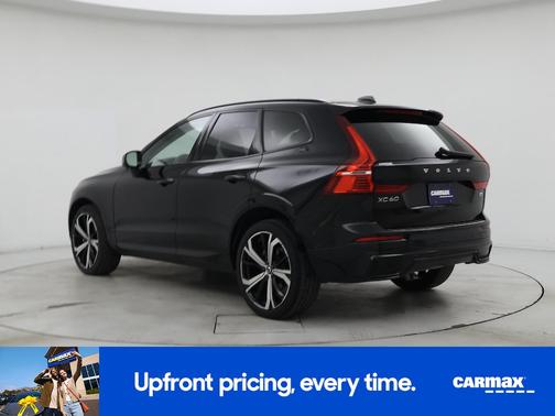 2023 Volvo XC60 B5 Ultimate Dark Theme